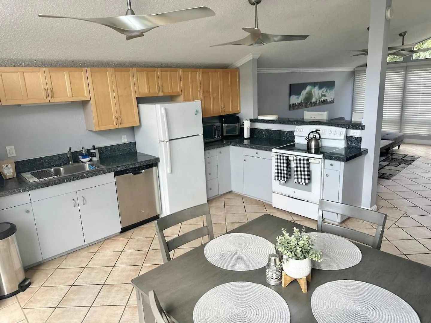 Paradise Getaway Only 2-Min Drive From The Beach! Waianae Holiday home