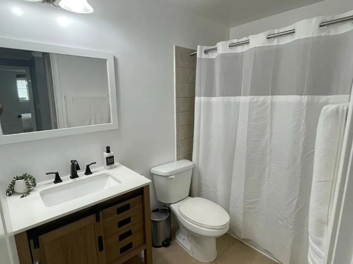 Paradise Getaway Only 2-Min Drive From The Beach! Waianae