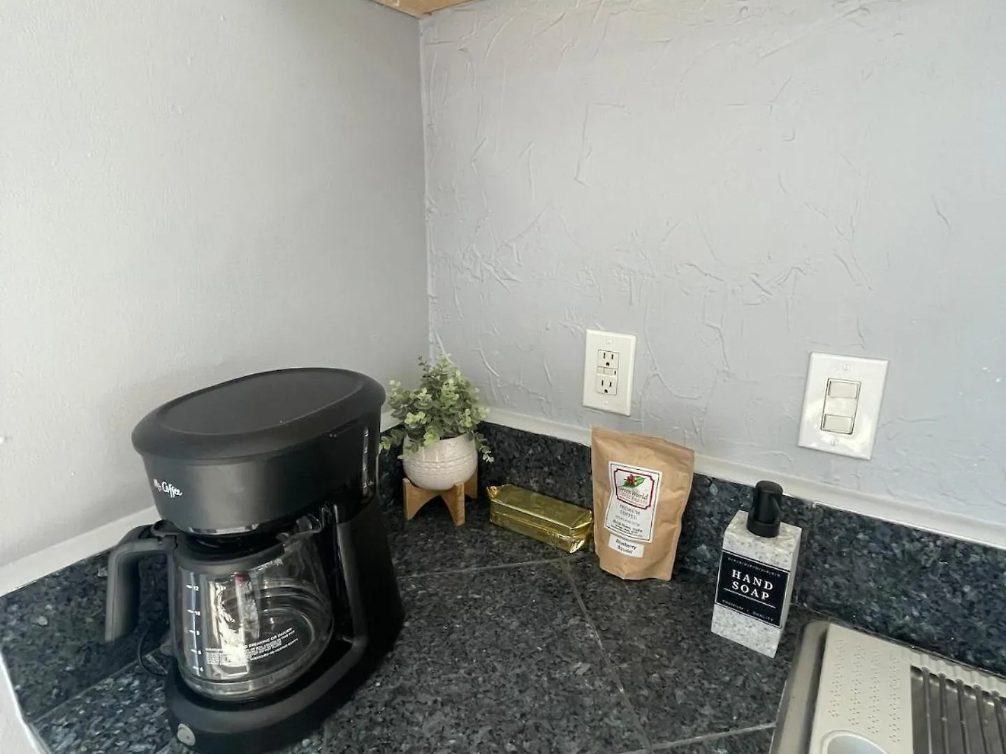 Paradise Getaway Only 2-Min Drive From The Beach! Waianae Holiday home